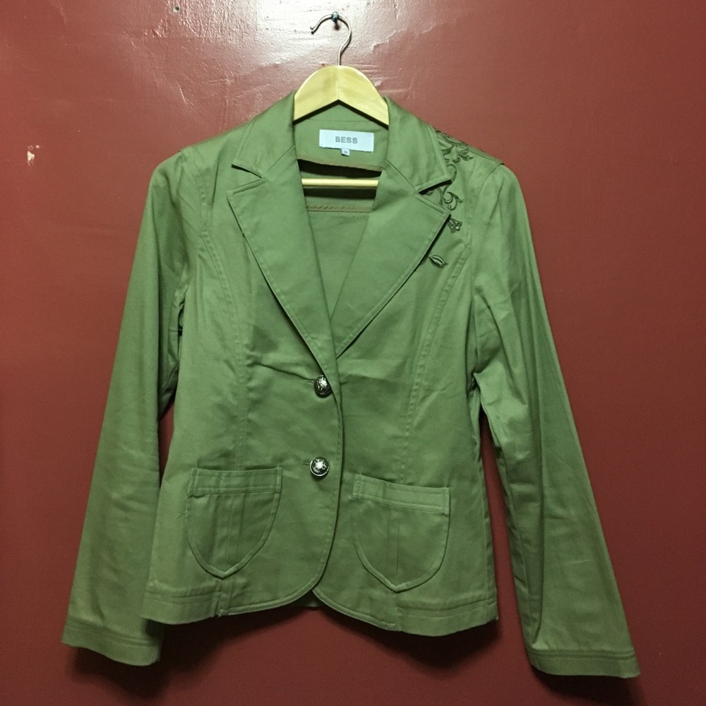 Bess Blazer